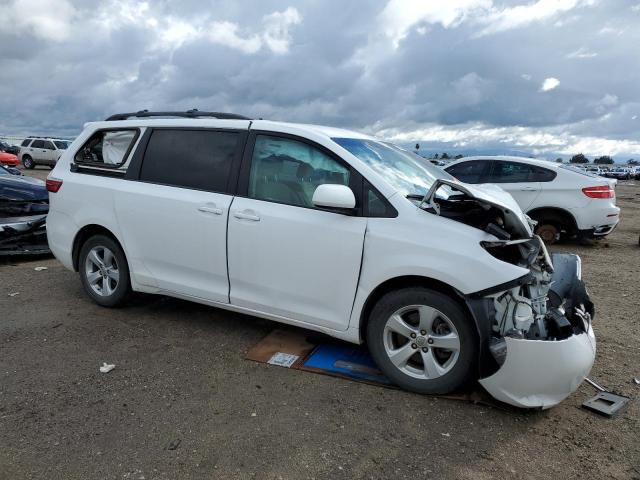 Photo 4 from auction – 2015 TOYOTA SIENNA LE with VIN 5TDKK3DC5FS633396