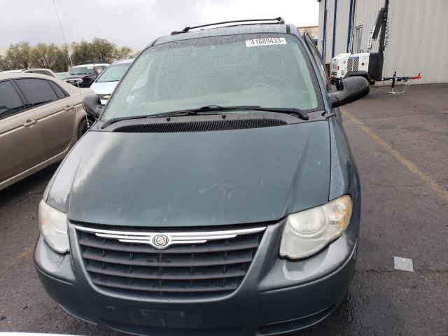 Photo 5 from auction – 2005 CHRYSLER TOWN & COU with VIN 2C8GP54L65R402600