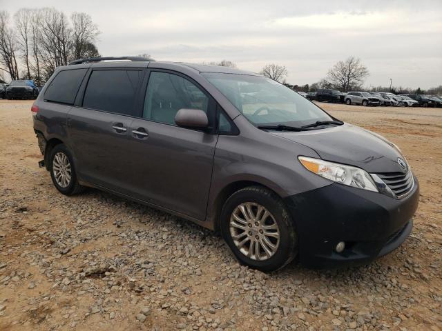 Photo 4 from auction – 2013 TOYOTA SIENNA XLE with VIN 5TDYK3DC8DS299372