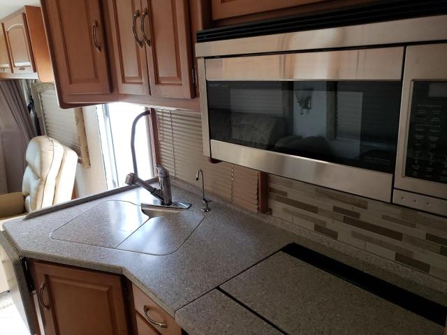 Photo 9 from auction – 2005 WINNEBAGO SUNCRUISER with VIN 5B4MP67G753399052