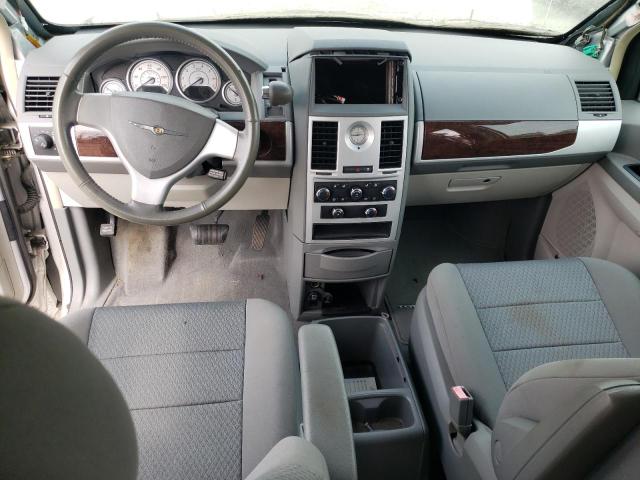 Photo 8 from auction – 2010 CHRYSLER TOWN & COU with VIN 2A4RR5D18AR373625