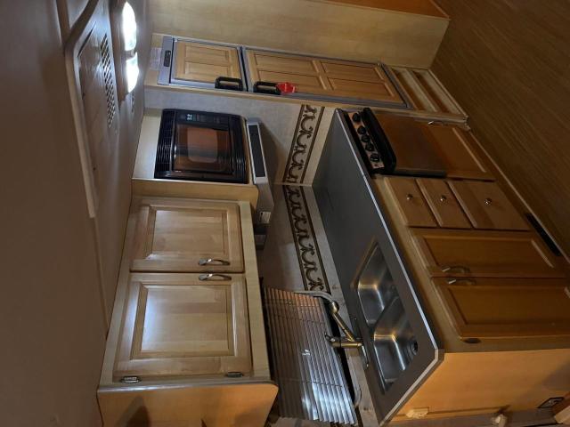 Photo 6 from auction – 2004 WORKHORSE CUSTOM CHASSIS MOTORHOME with VIN 5B4LP57G643395563