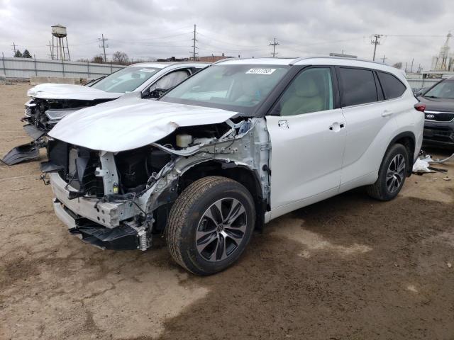 TOYOTA HIGHLANDER 2022 with VIN 5TDHZRBH4NS206961 - Photo from auction