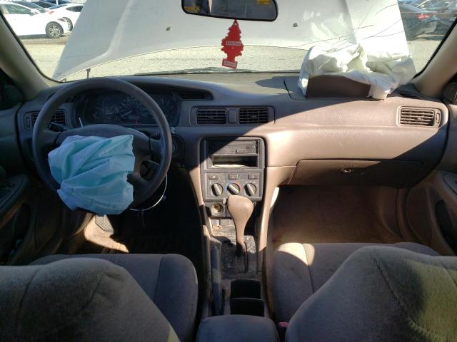Photo 8 from auction – 2000 TOYOTA CAMRY LE with VIN 4T1BF22K4YU947978