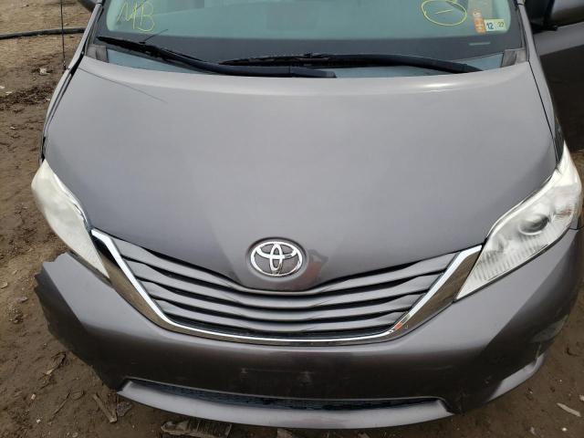 Photo 12 from auction – 2011 TOYOTA SIENNA XLE with VIN 5TDDK3DC5BS019614