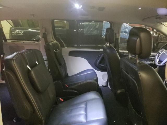 Photo 11 from auction – 2014 CHRYSLER TOWN & COU with VIN 2C4RC1CG2ER412611