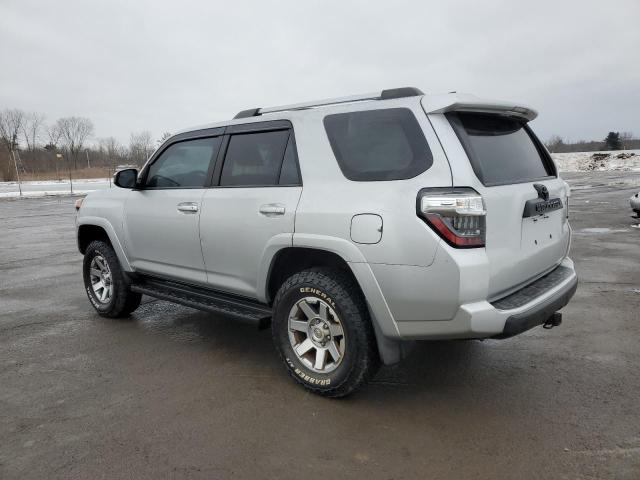 Zdjęcie 2 z aukcji – 2016 TOYOTA 4RUNNER SR z VIN JTEBU5JR2G5327290
