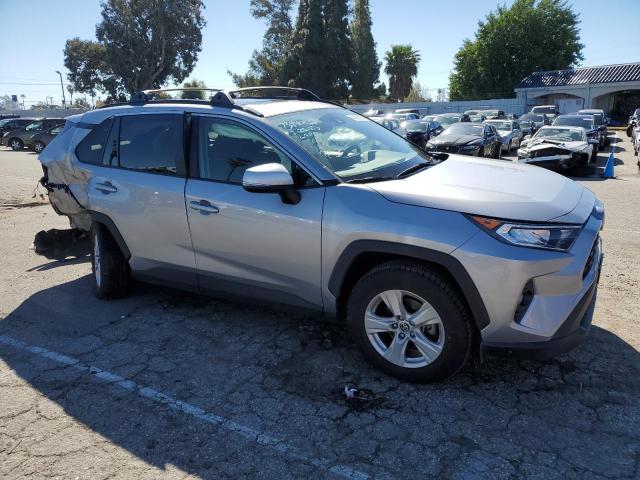 Photo 4 from auction – 2019 TOYOTA RAV4 XLE with VIN JTMW1RFVXKD016670