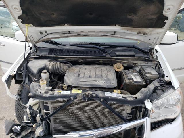 Photo 11 from auction – 2015 CHRYSLER TOWN & COU with VIN 2C4RC1BG9FR522168