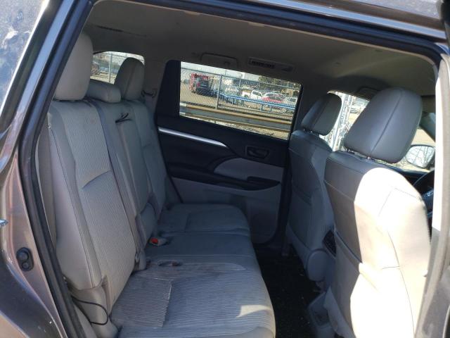 Photo 11 from auction – 2016 TOYOTA HIGHLANDER with VIN 5TDBKRFH5GS303755