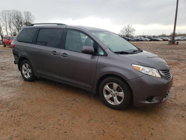 Photo 4 from auction – 2017 TOYOTA SIENNA LE with VIN 5TDKZ3DC3HS822028