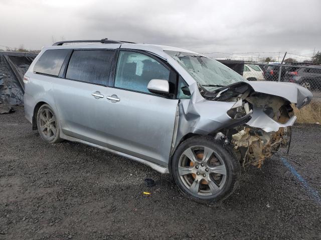 Photo 4 from auction – 2017 TOYOTA SIENNA SE with VIN 5TDXZ3DC8HS828848