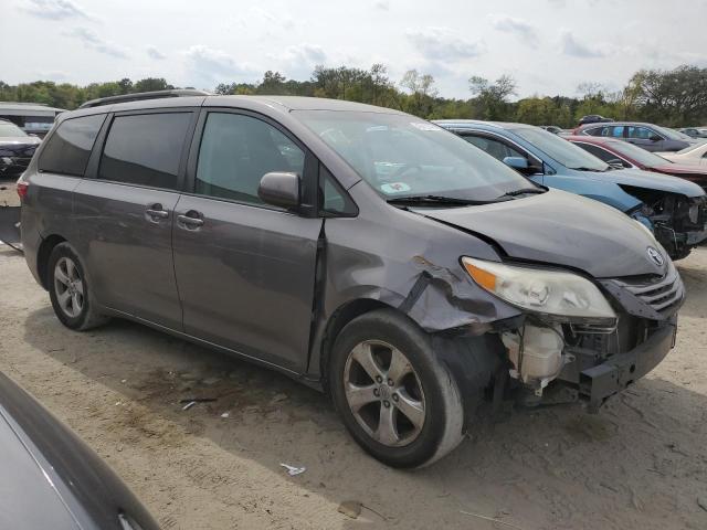 Photo 4 from auction – 2015 TOYOTA SIENNA LE with VIN 5TDKK3DC3FS556494