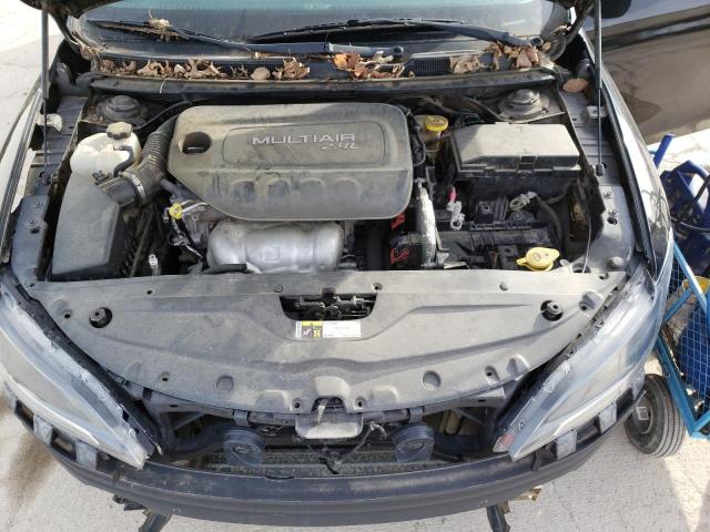 Photo 11 from auction – 2015 CHRYSLER 200 LIMITE with VIN 1C3CCCAB4FN601028