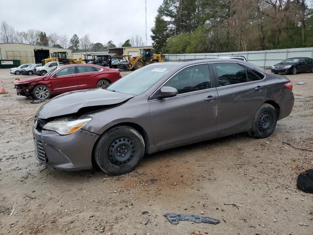 TOYOTA CAMRY LE 2017 مع رقم تعريف المركبة 4T1BF1FK8HU303596 - صورة من المزاد