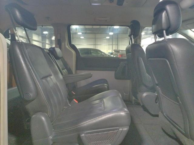 Photo 11 from auction – 2010 CHRYSLER TOWN & COU with VIN 2A4RR8D14AR405844