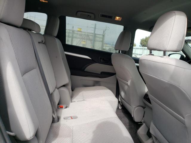 Photo 11 from auction – 2017 TOYOTA HIGHLANDER with VIN 5TDBGRFHXHS021405