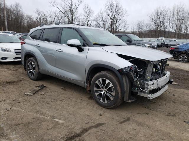 Photo 4 from auction – 2022 TOYOTA HIGHLANDER with VIN 5TDHZRBH9NS230432