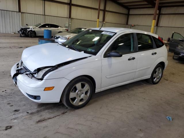 FORD FOCUS ZX5 2005 with VIN 3FAFP37N35R133177 - Photo from auction