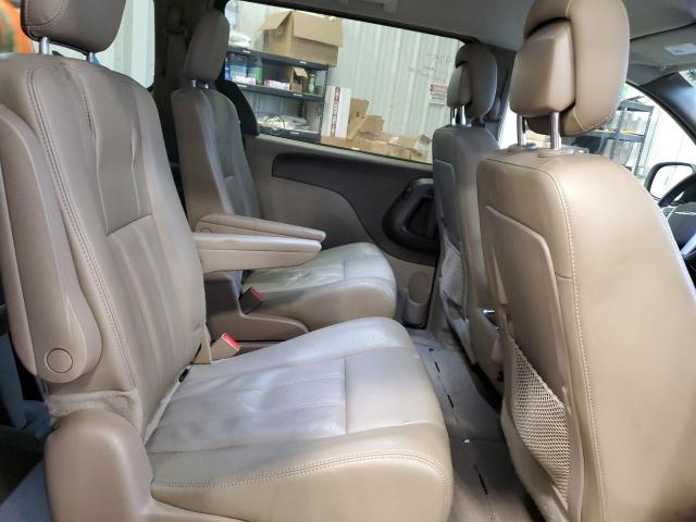 Photo 11 from auction – 2016 CHRYSLER TOWN & COU with VIN 2C4RC1BG4GR237802