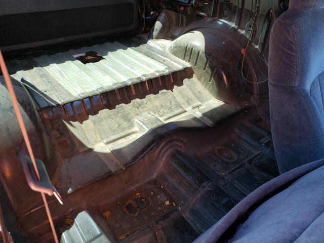 Photo 11 from auction – 2001 CHEVROLET BLAZER with VIN 1GNCT18W01K147743
