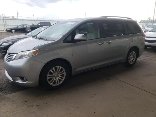 TOYOTA SIENNA XLE 2013 مع رقم تعريف المركبة 5TDYK3DC8DS405030 - صورة من المزاد