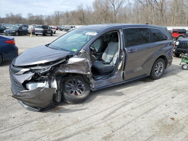 TOYOTA SIENNA LE 2021 with VIN 5TDKRKEC7MS039748 - Photo from auction