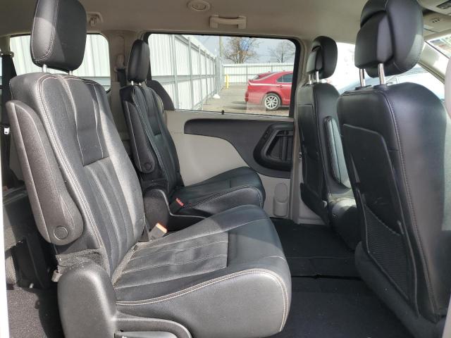 Photo 11 from auction – 2015 CHRYSLER TOWN & COU with VIN 2C4RC1BG8FR754986