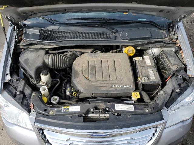 Photo 12 from auction – 2015 CHRYSLER TOWN & COU with VIN 2C4RC1BG8FR754986