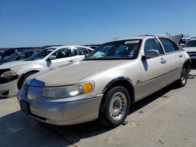 LINCOLN TOWN CAR 2001 with VIN 1LNHM83W81Y697597 - Photo from auction