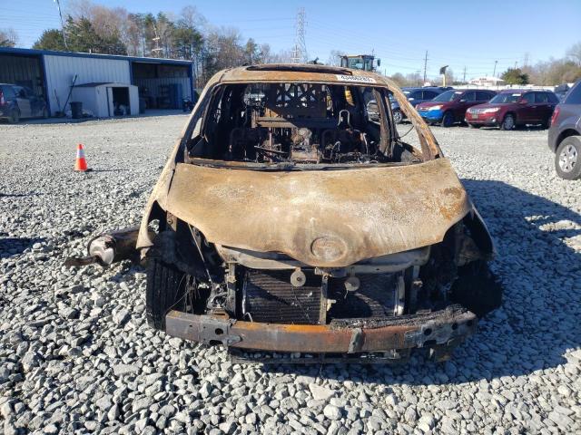 Photo 5 from auction – 2016 TOYOTA SIENNA SE with VIN 5TDXK3DC3GS745637