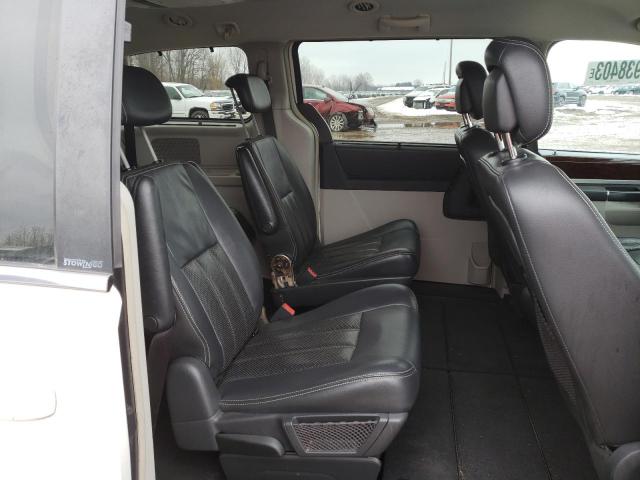 Photo 11 from auction – 2010 CHRYSLER TOWN & COU with VIN 2A4RR8D14AR480110