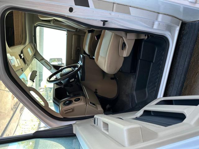 Photo 9 from auction – 2019 FORD ECONOLINE with VIN 1FDWE3FS4KDC64027