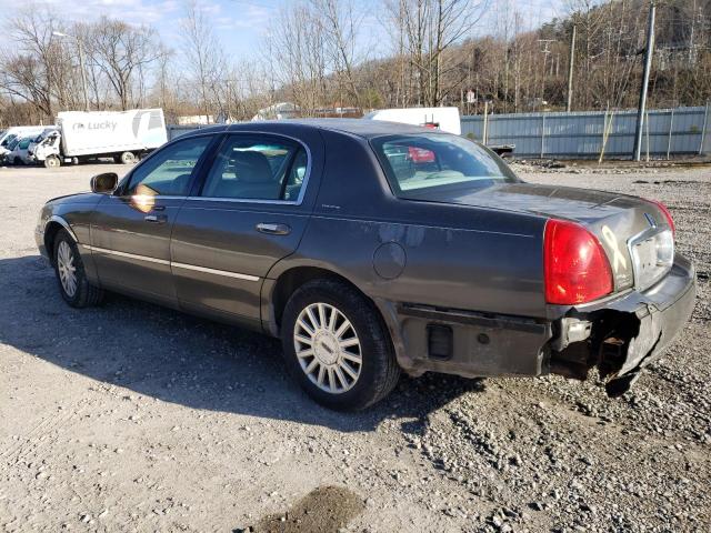 Photo 2 from auction – 2003 LINCOLN TOWN CAR E with VIN 1LNHM81W53Y655975