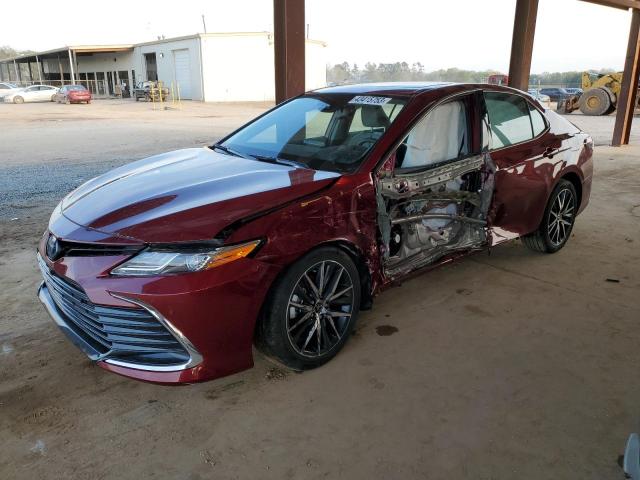 TOYOTA CAMRY XLE 2022 with VIN 4T1F31AK3NU585403 - Photo from auction