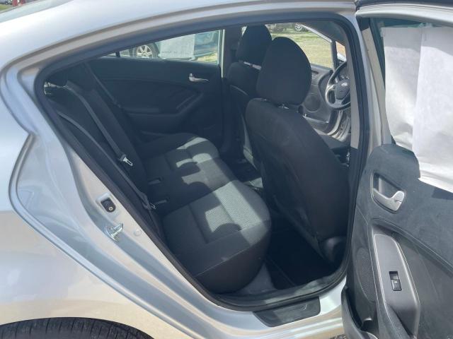 Photo 6 from auction – 2017 KIA FORTE LX with VIN 3KPFK4A71HE095971