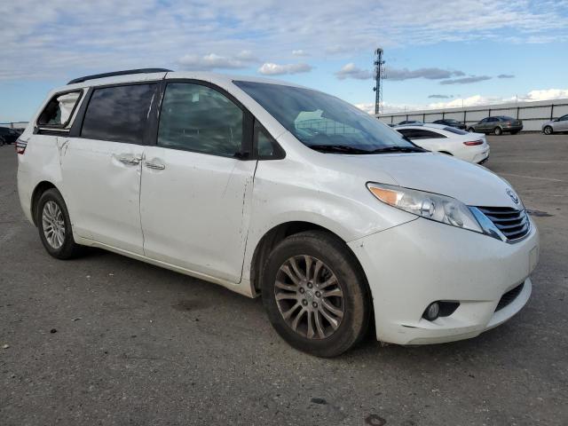 Photo 4 from auction – 2015 TOYOTA SIENNA XLE with VIN 5TDYK3DC3FS642091
