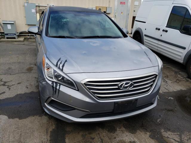 Photo 5 from auction – 2017 HYUNDAI SONATA SE with VIN 5NPE24AF2HH593577