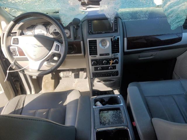 Photo 8 from auction – 2010 CHRYSLER TOWN & COU with VIN 2A4RR5D15AR267326