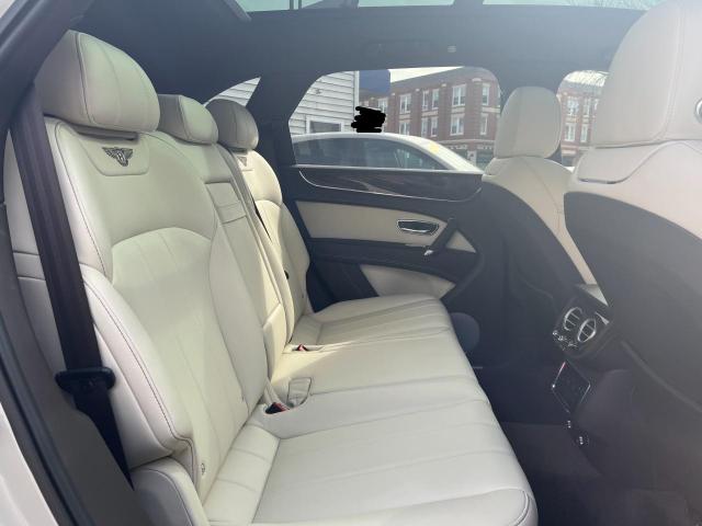 Photo 6 from auction – 2019 BENTLEY BENTAYGA with VIN SJAAM2ZV8KC025685