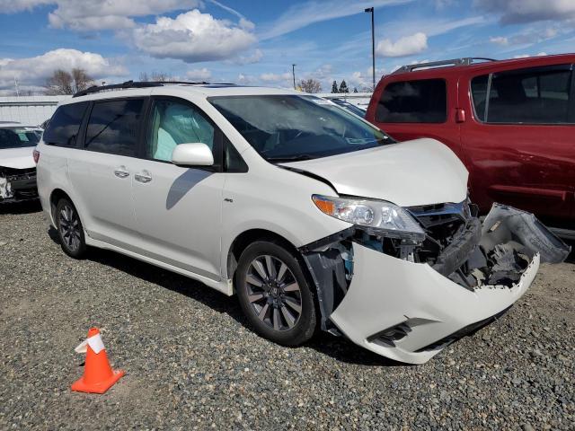 Photo 4 from auction – 2018 TOYOTA SIENNA XLE with VIN 5TDDZ3DC0JS203482