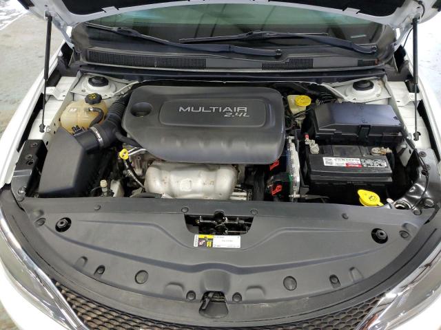 Photo 11 from auction – 2015 CHRYSLER 200 LIMITE with VIN 1C3CCCAB3FN580043