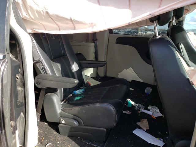 Photo 10 from auction – 2015 CHRYSLER TOWN & COU with VIN 2C4RC1CG2FR554877