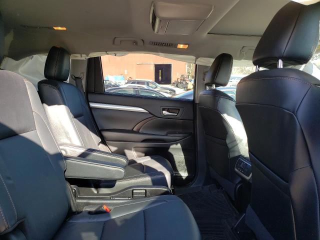 Photo 11 from auction – 2018 TOYOTA HIGHLANDER with VIN 5TDJZRFH4JS489206