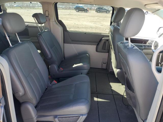 Photo 11 from auction – 2010 CHRYSLER TOWN & COU with VIN 2A4RR5D15AR267326