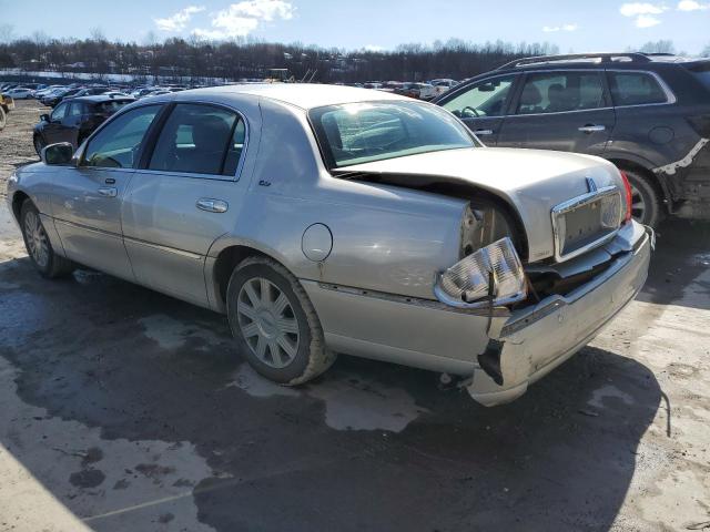 Photo 2 from auction – 2003 LINCOLN TOWN CAR C with VIN 1LNHM83W83Y664098