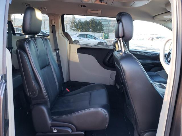Photo 11 from auction – 2016 CHRYSLER TOWN & COU with VIN 2C4RC1CG0GR127005