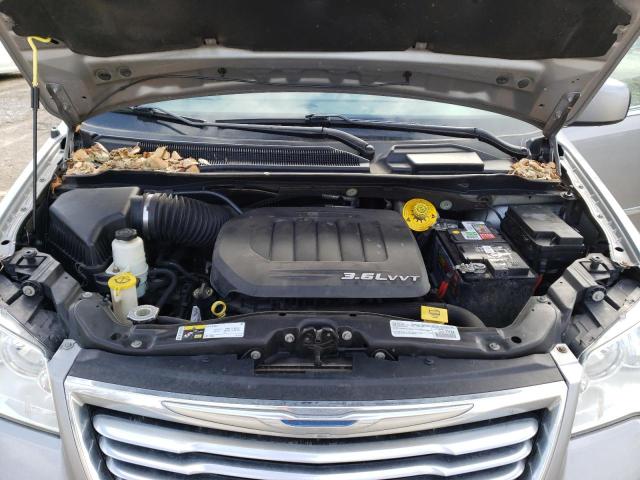 Photo 12 from auction – 2015 CHRYSLER TOWN & COU with VIN 2C4RC1BG9FR698198