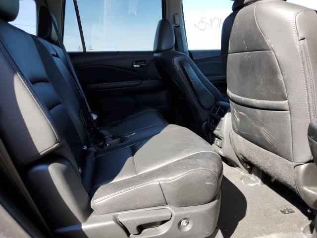 Photo 10 from auction – 2017 HONDA PILOT TOUR with VIN 5FNYF5H92HB026856