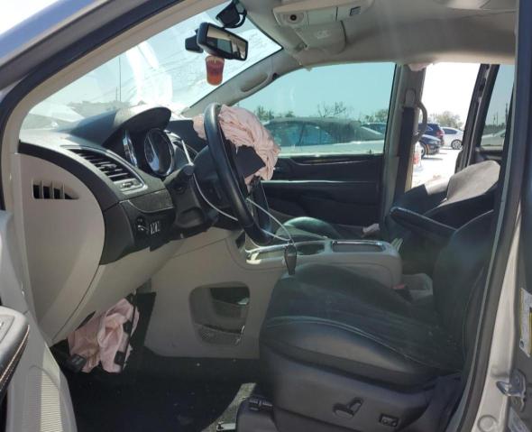 Photo 7 from auction – 2016 CHRYSLER TOWN & COU with VIN 2C4RC1JG3GR104644
